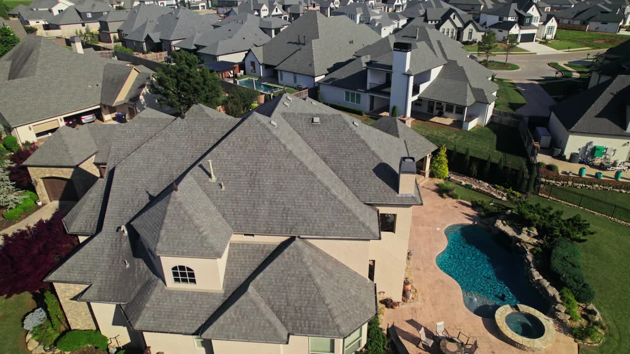 casas suburbanas y vecindarios vista aérea