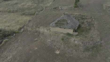 Draufsicht-Einer-Alten-Hütte.-Drohnenansicht