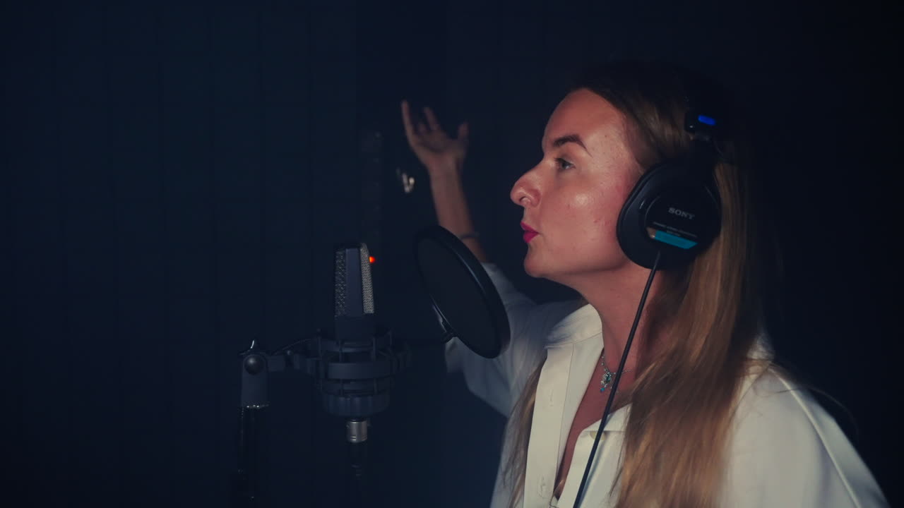 레코딩 스튜디오 의 여성 가수