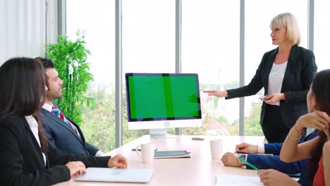 Business-people-in-the-conference-room-with-green-screen