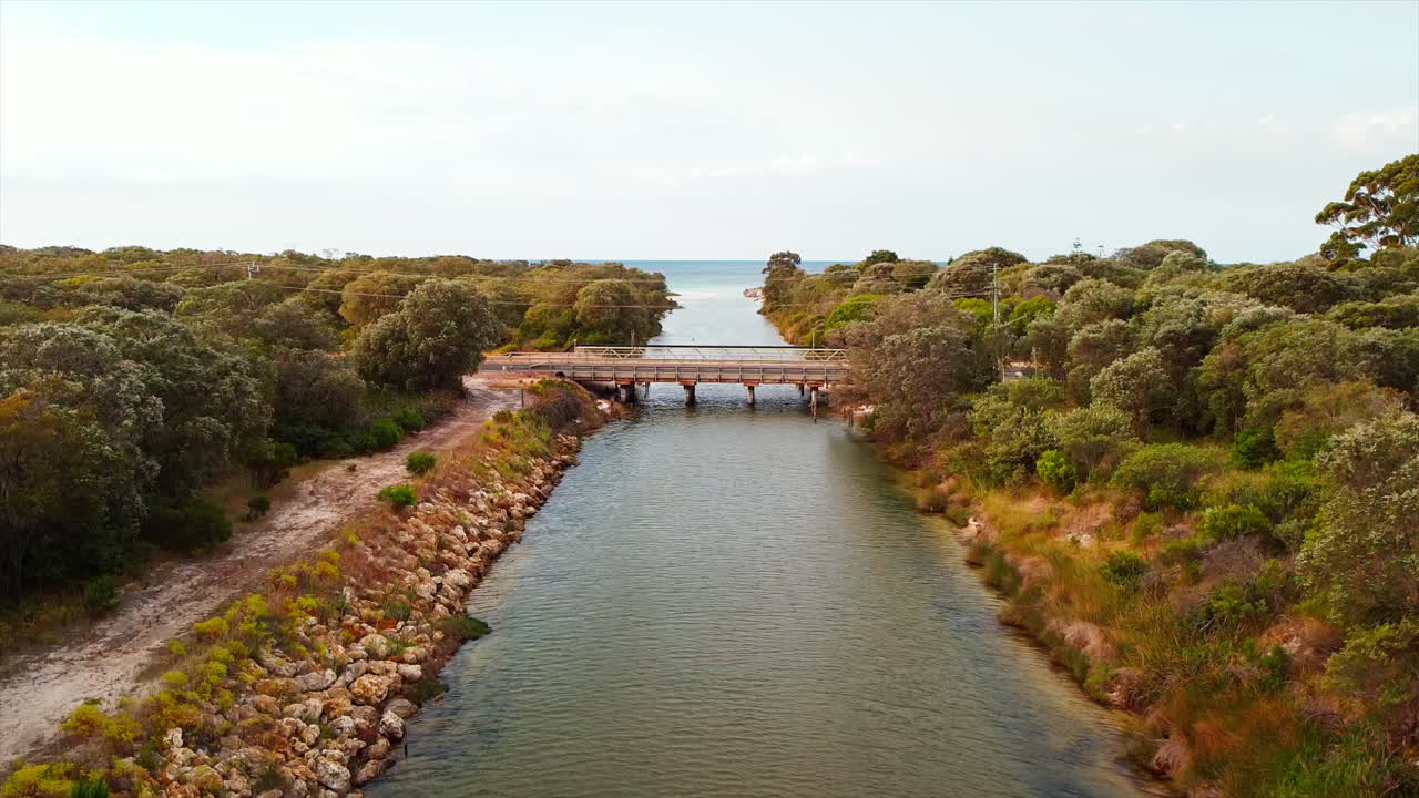 vista aérea del río busselton en australia y el estuario