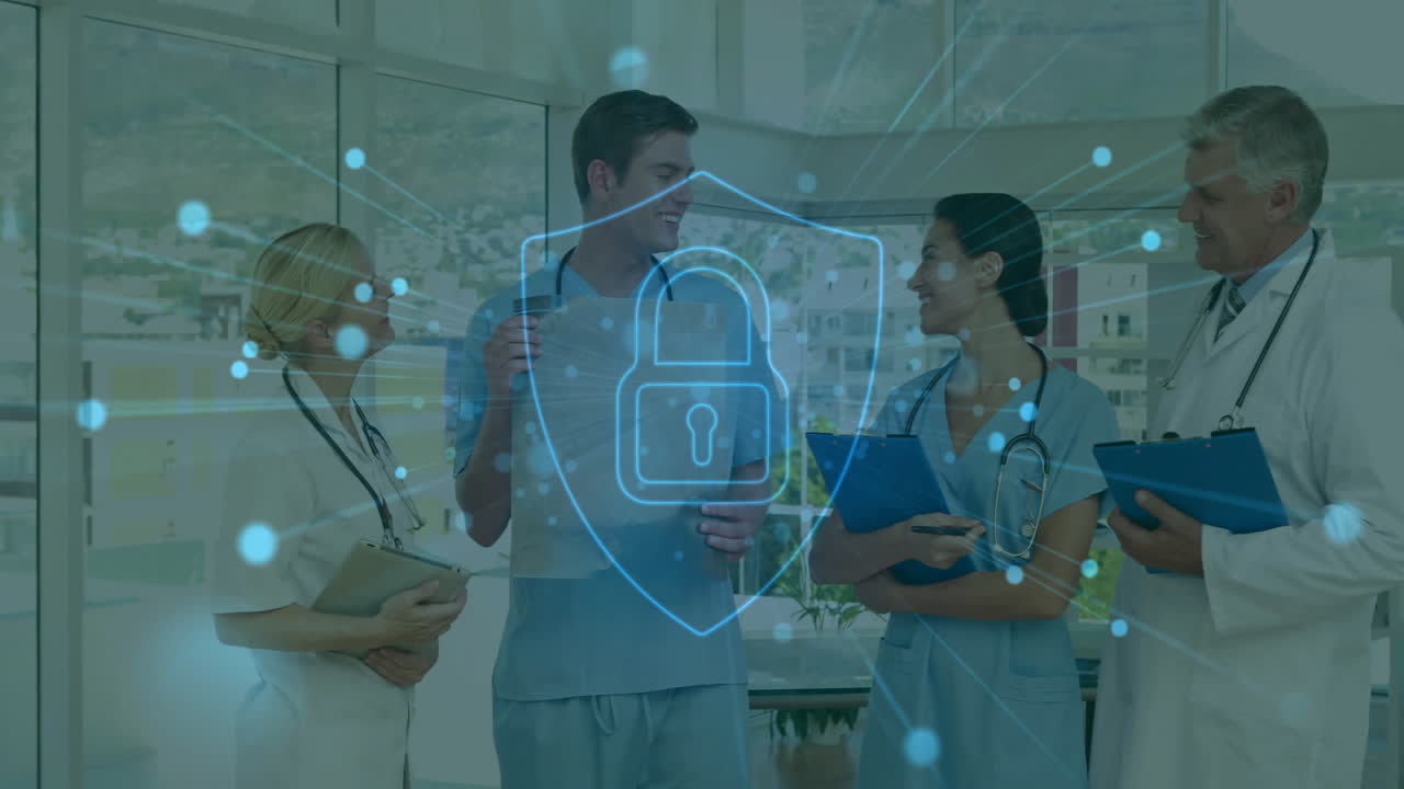 Profesionales médicos discutiendo la atención al paciente con una animación de ciberseguridad superpuesta