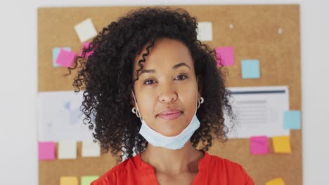 Portrait-of-woman-smiling-at-office