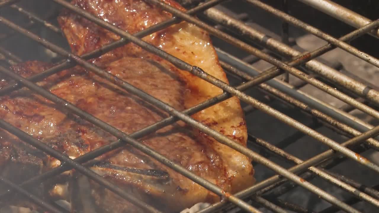 지글 지글 그릴에 고기