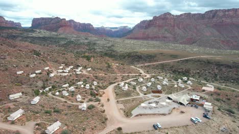 camping cerca del parque nacional de zion en el desierto del sudoeste americano usa - vista aérea