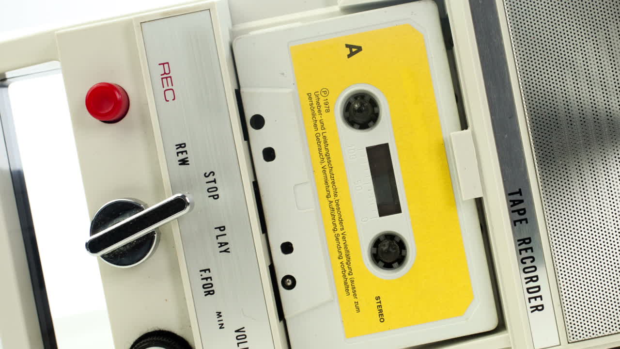 테이프 레코더 12