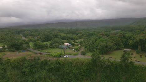 Impresionante-Vista-Aérea-De-La-Isla-De-Maui-Y-La-Autopista-Hana