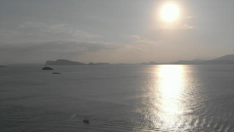 Puesta-De-Sol-Reflejándose-En-El-Mar-Egeo