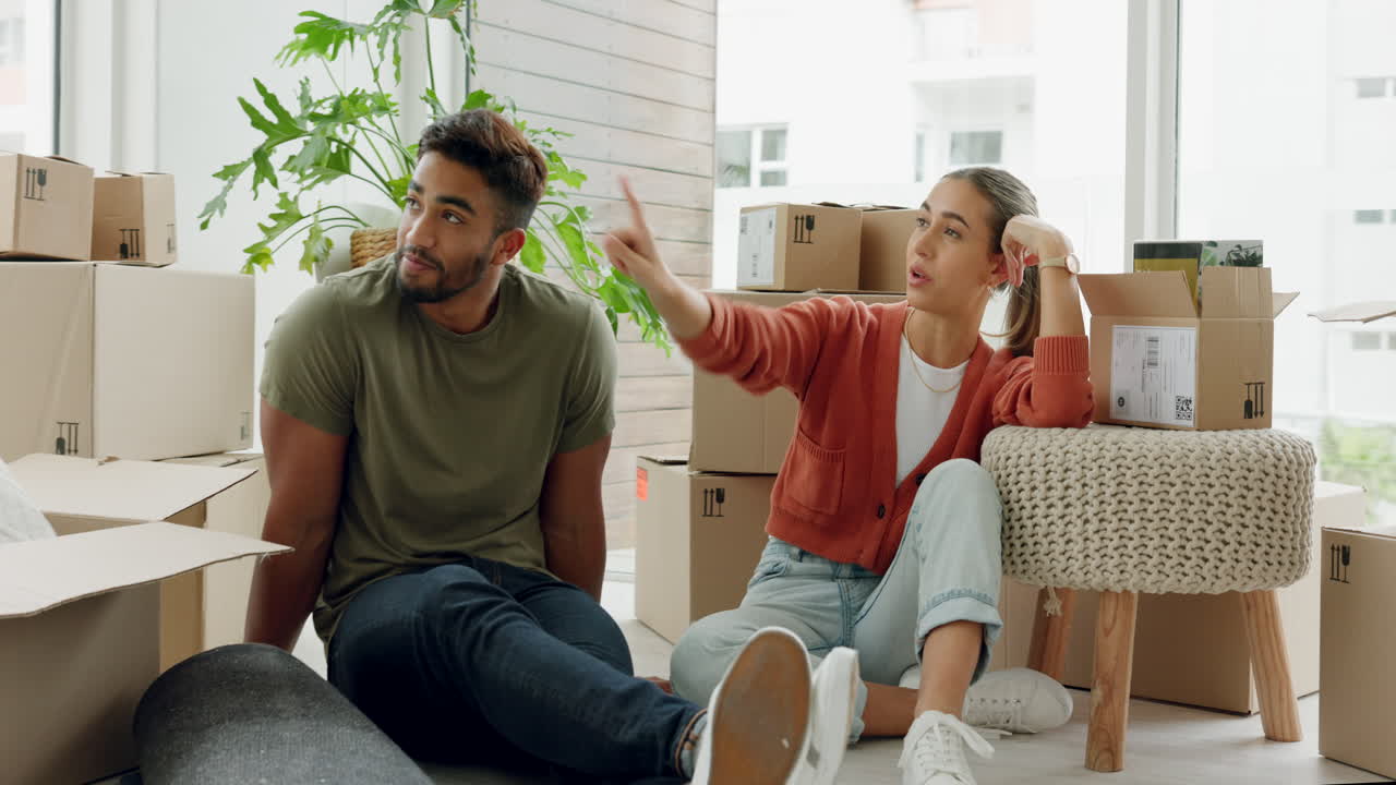 planificación, caja y mudanza con pareja