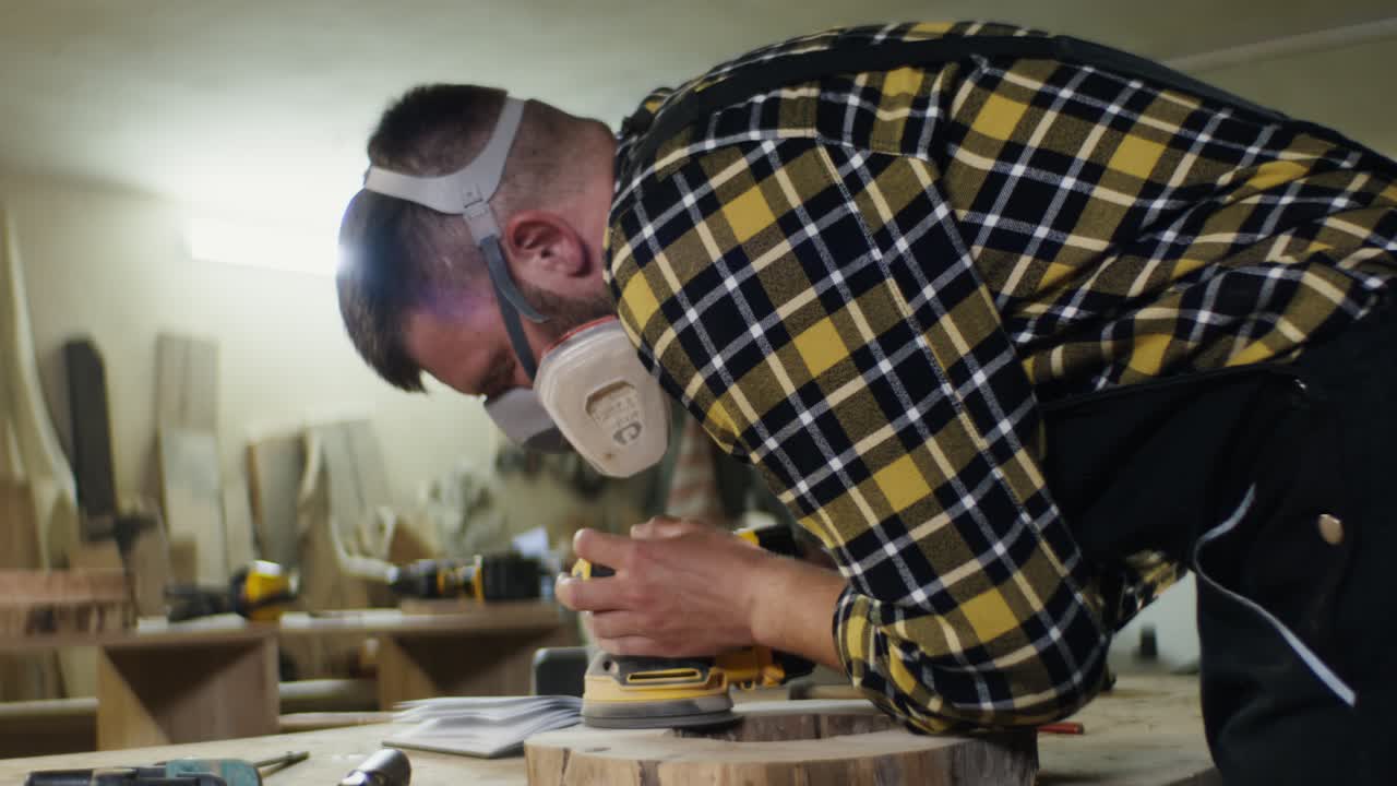 proyecto de lijado de madera por carpinteros