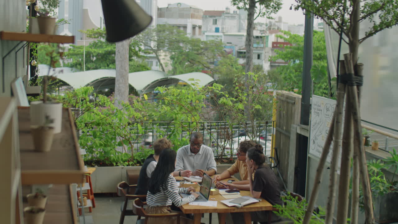 People having a meeting in an outdoor cafe