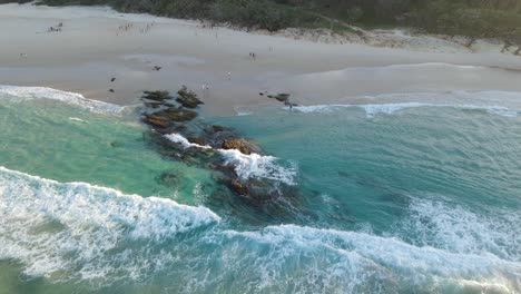 Frenchmans-Beach-In-Point-Lookout---Scenic-Remote-Beach-With-Rocky-Outcrops-In-North-Straddie,-Moreton-Bay,-QLD,-Australia