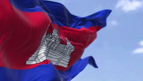 detalle de la bandera nacional de camboya ondeando en el viento en un día despejado.
