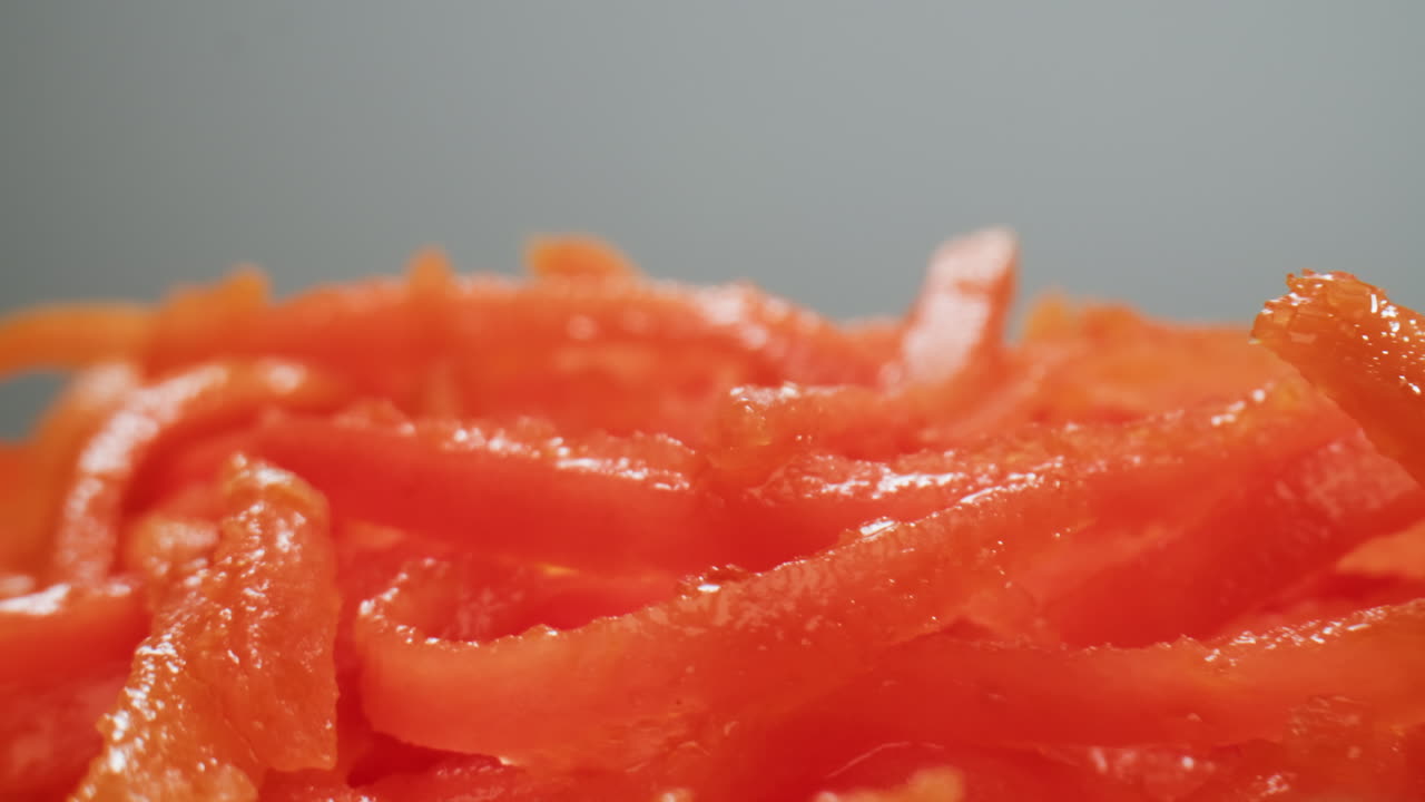 발효 된 마리네이트 당근 러드, 한국 스타일의 개진 당근, 마늘, 식물성 기름 및 향신료