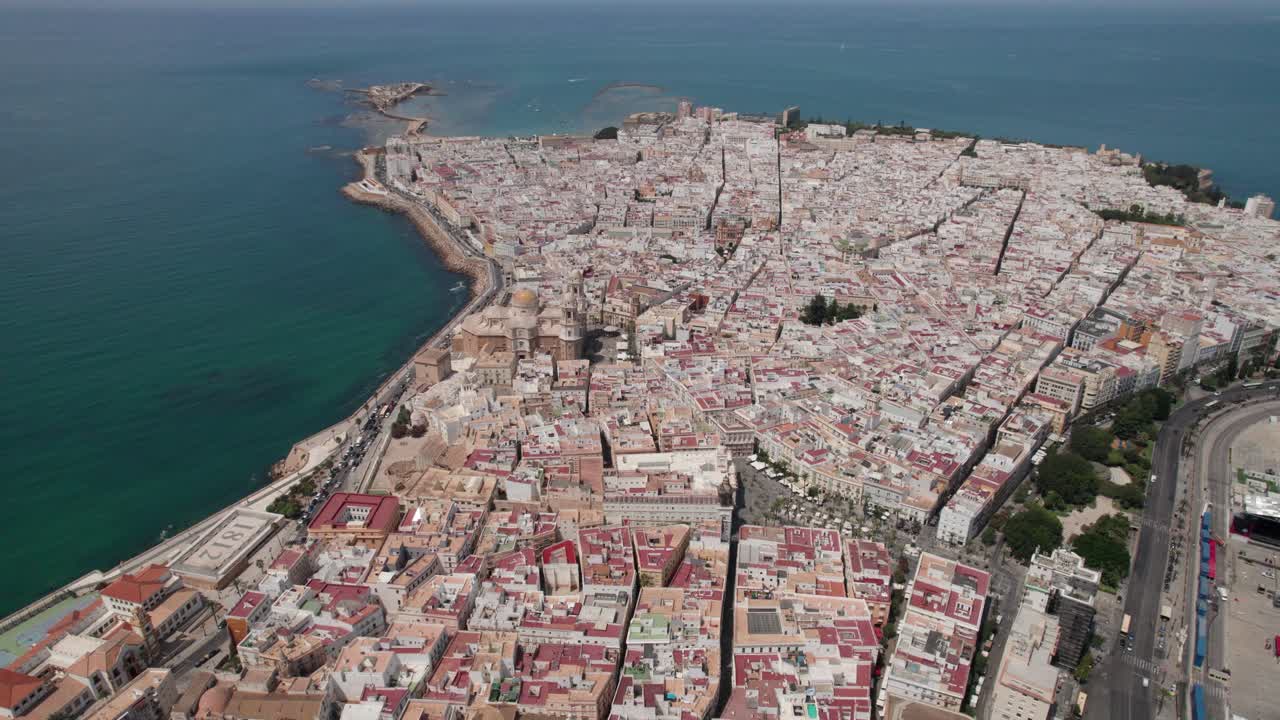 고대 카디즈 대성당의 공중 촬영 영상, 해안 지역과 오래된 도시, 카디즈 스페인