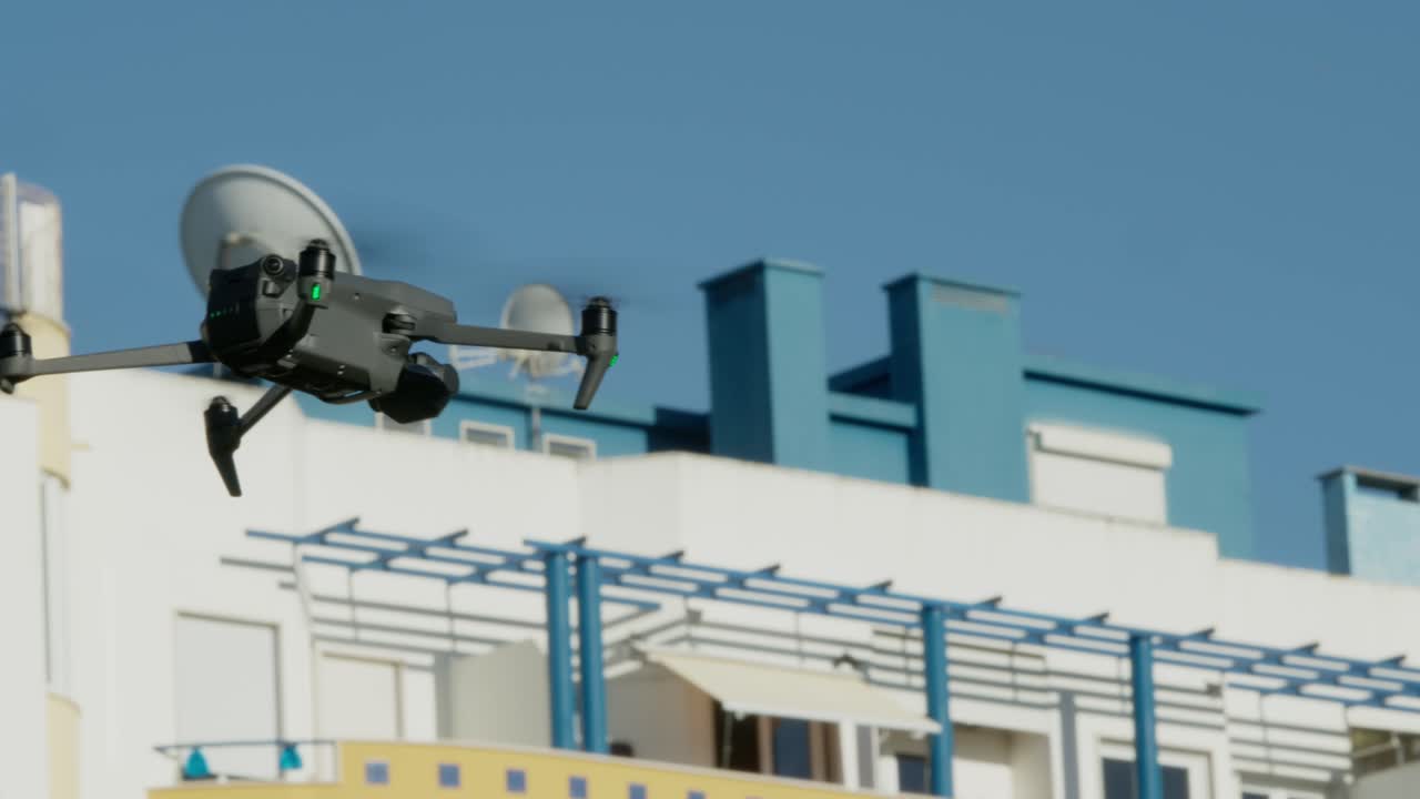 disparo estático de un avión no tripulado en el cielo