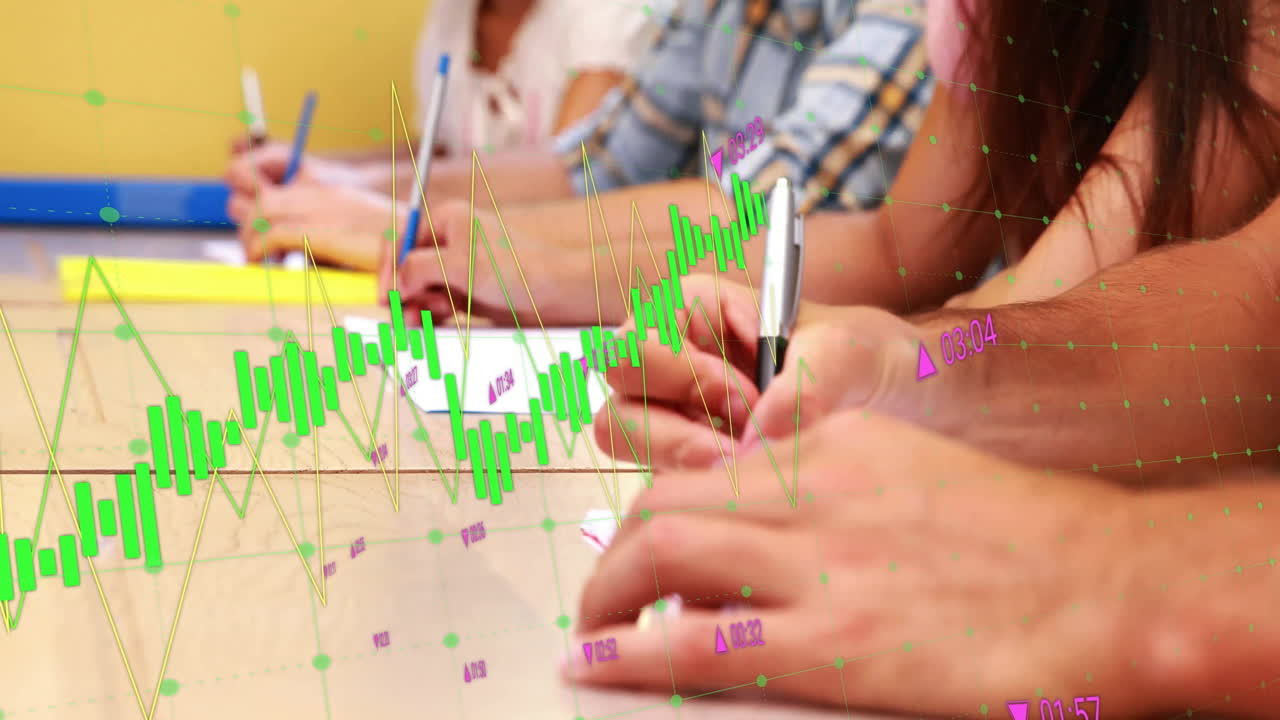 다양한 학생들이 메모를 취하는 금융 데이터 처리의 애니메이션