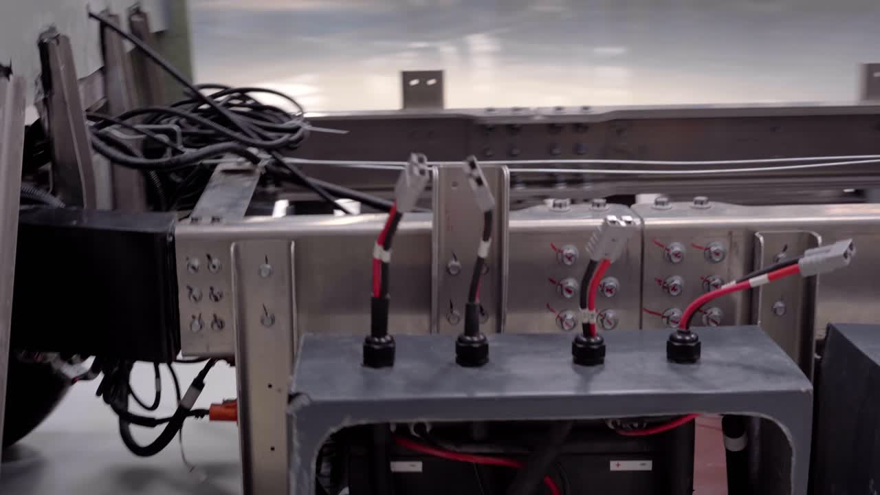 mini camión en pieza de máquina de garaje