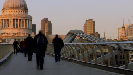 Londons-Millennium-Bridge-04