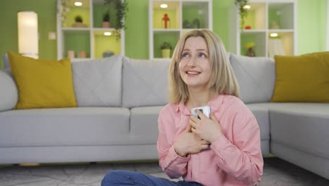 The-young-woman-reading-the-message-written-by-her-lover-on-the-phone,-is-happy.