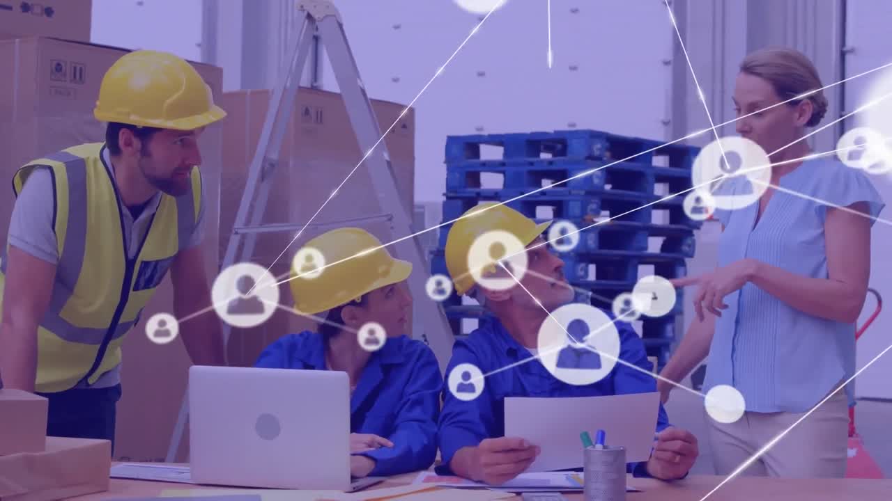 анимация сети соединений между различными людьми, работающими на складе