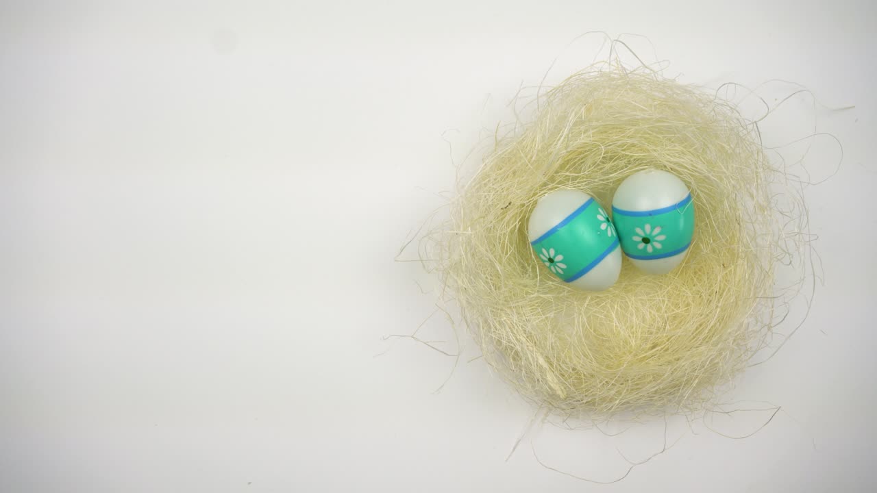 символ пасхи. красочные пасхальные яйца и праздник в каждом доме.