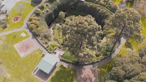 Umpherston-Doline-In-Mt.-Gambier,-Obenliegende-Luftaufnahme