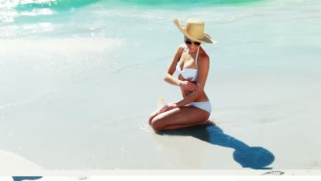 Woman-applying-sunscreen-lotion-on-her-hand