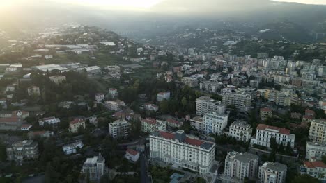 Vista-Aérea-Al-Atardecer-De-Sanremo-Italia-Liguria-Ciudad-Costera-Italiana-Famosa-Por-Su-Propio-Festival-De-Música