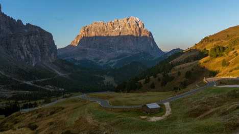 Lapso-De-Tiempo-Del-Amanecer-De-Dolomitas-Italia-Paisaje