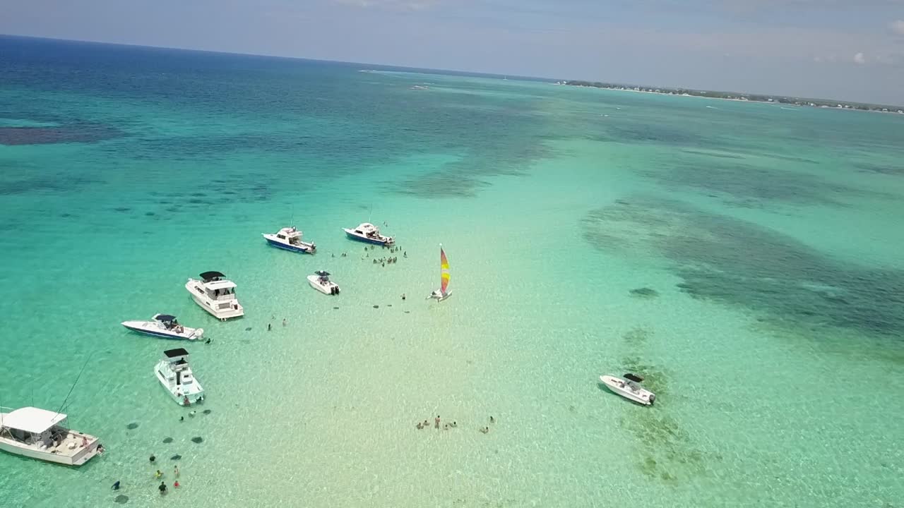 Drone shot of boats at Stingray City Sandbar, Grand Cayman | Cayman Islands