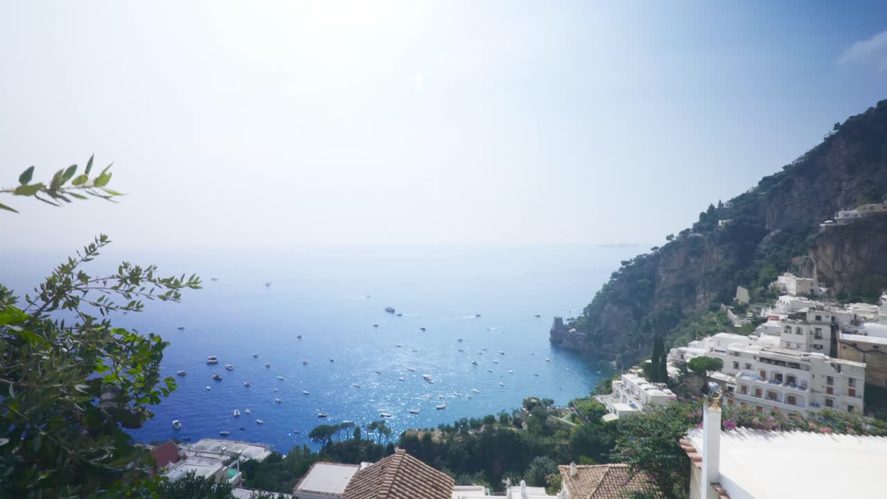 con vistas a la ciudad campo desde el acantilado | positano italia pintoresco verano acantilado inmersivo viajes turismo montaña, europa, caminatas, tembloroso, 4k