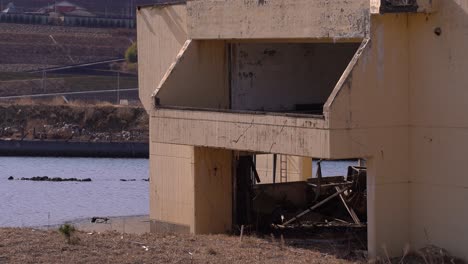 Close-up-view-of-destroyed-building-at-Iwate-Tsunami-Memorial-Museum