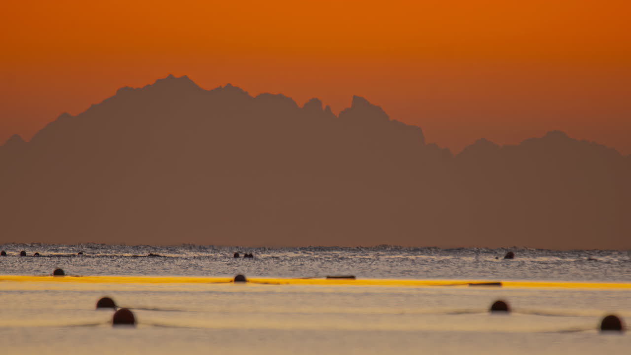 colorido time-lapse durante el atardecer sobre el mar rojo en egipto