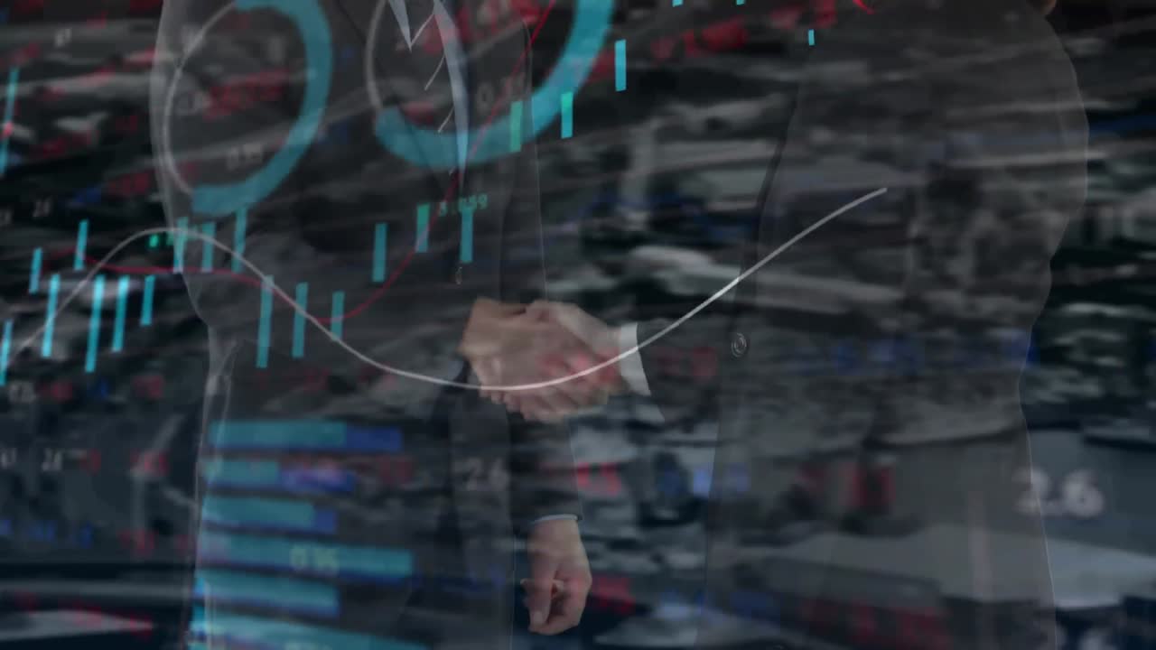 Statistische Datenverarbeitung über dem Händedruck von Geschäftsmann und Geschäftsfrau.