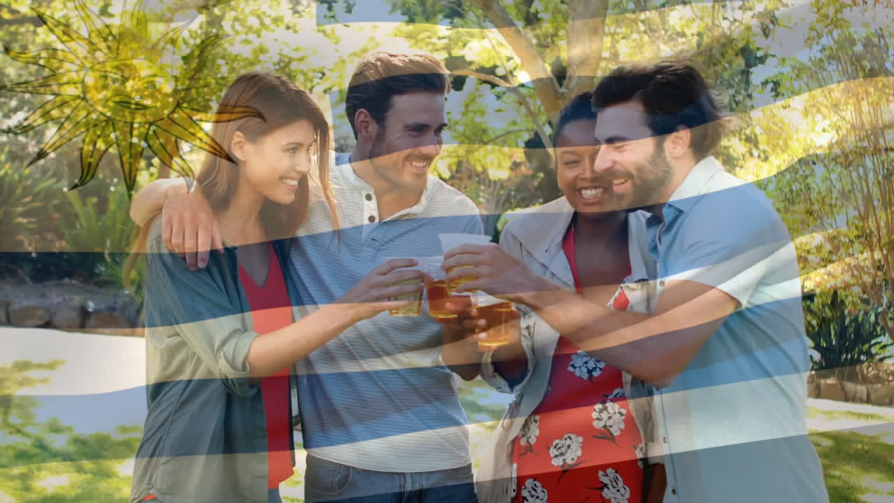 야외에서 음료를 고, 친구들이 우루과이 발 애니메이션으로 축하합니다.