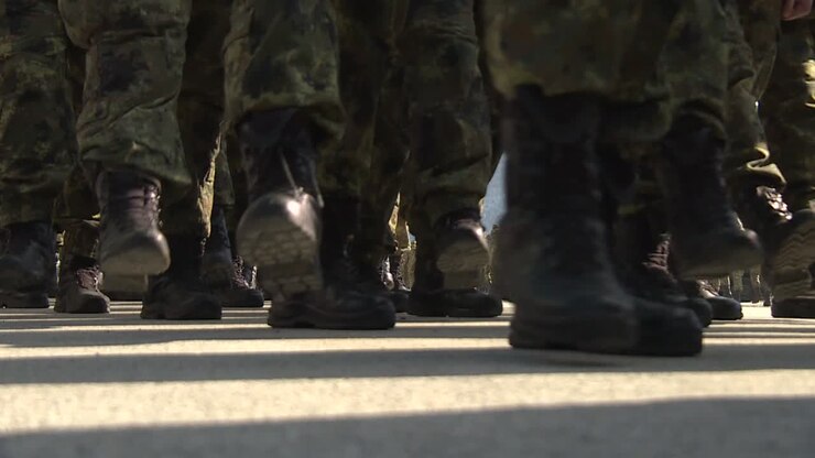 Esercito in marcia durante la preparazione al combattimento di guerra nell'Europa orientale.