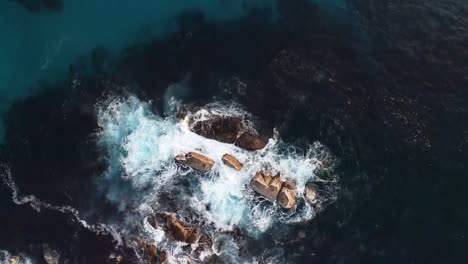 waves splashing o the rocks amidst the sea 4k