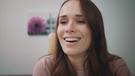 Smiling-business-woman-looking-at-computer-screen-at-home-workplace