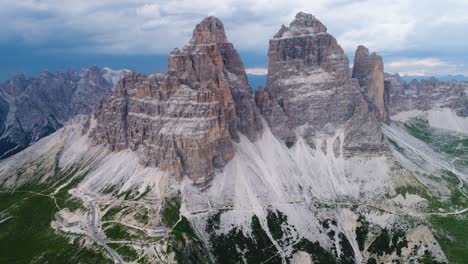 Parque-Natural-Nacional-Tre-Cime-En-Los-Alpes-Dolomitas.-Hermosa-Naturaleza-De-Italia.