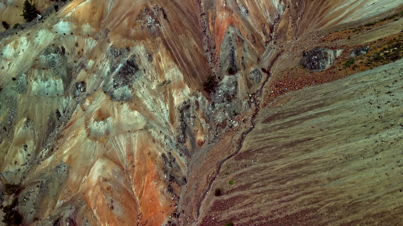 кинематографические воздушные кадры азбестовой шахты амиандос на кипре, европа, беспилотник