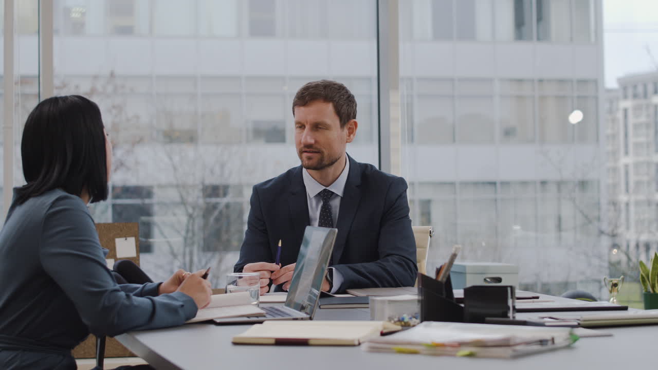 변호사 사무실 회의