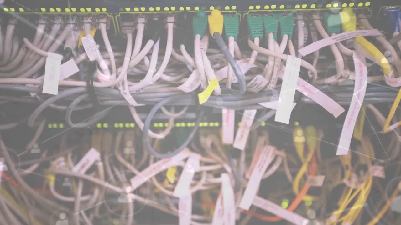 컴퓨터 서버 하드웨어를 통한 연결 네트워크의 애니메이션