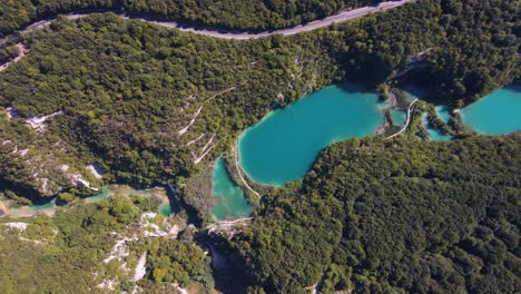 Drone-Aéreo-Del-Parque-Nacional-De-Croacia-Plitvice-18.mp4