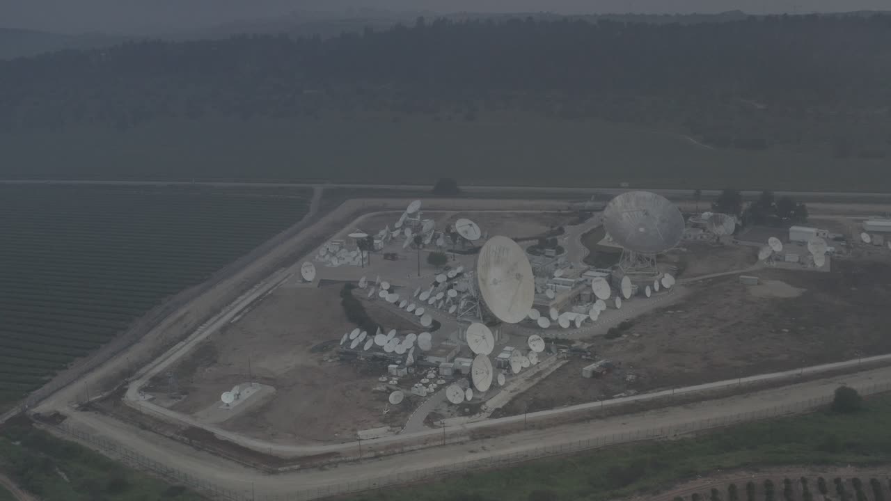 위성 통신 시설 공중 사진