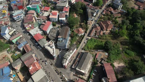 Madikeri-También-Conocido-Como-Coorg-Es-Un-Destino-Ideal-Para-Los-Turistas-Que-Buscan-Tomarse-Unas-Vacaciones,-Con-Temperaturas-Que-Oscilan-Entre-15-Y-20-Grados-Centígrados-Durante-Todo-El-Año.