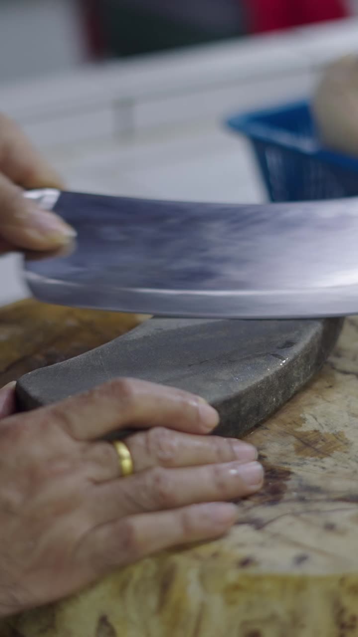 Sharpening a knife with a whetstone