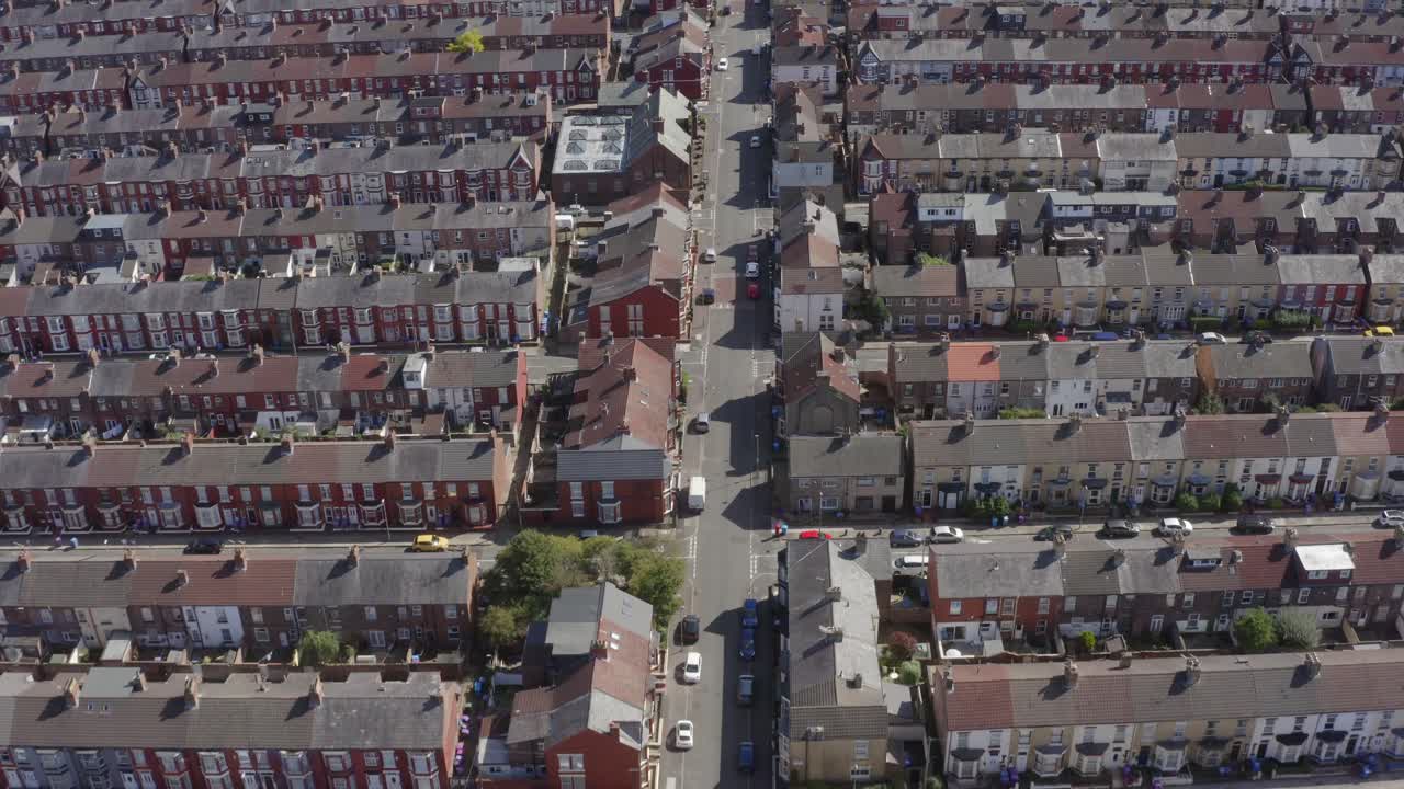 disparo de dron barriendo la urbanización de wavertree 10