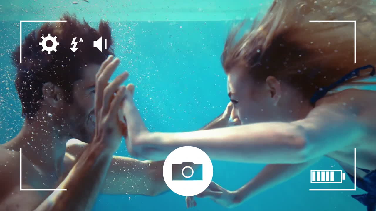 tomando fotos de una pareja con una cámara digital