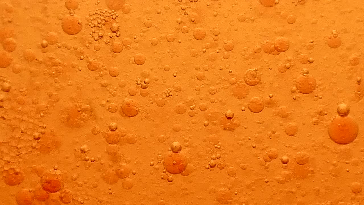 Bolle d'olio che salgono e scendono.